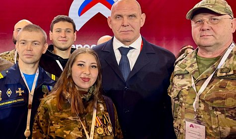Патриоты общаются с Героями